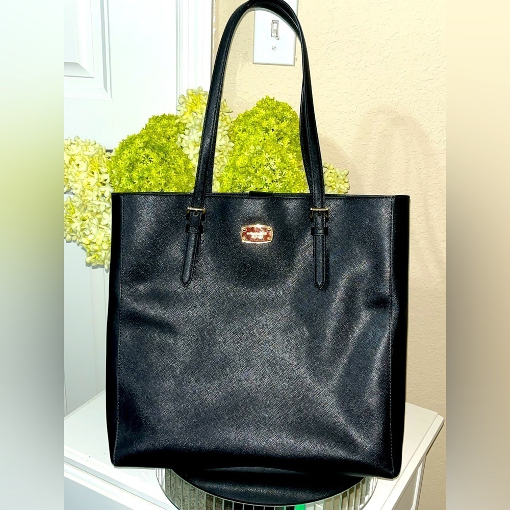 Michael Kors Large Jet Set Black Leather Saffiano Tote